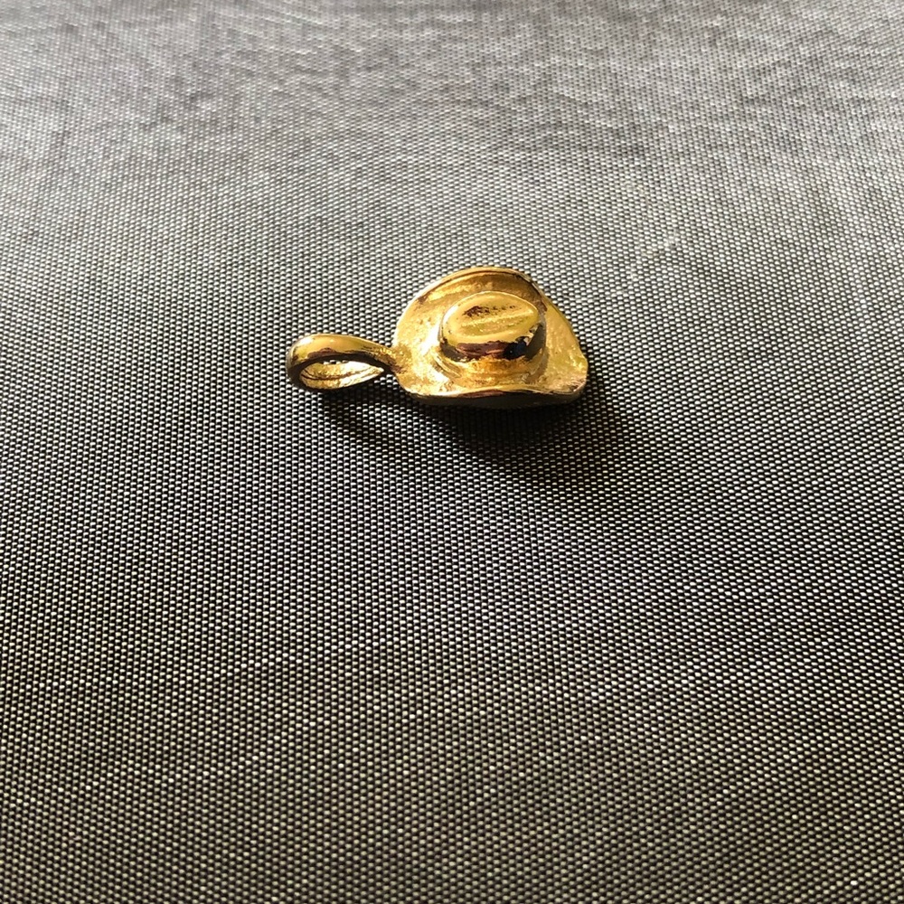 ✨Beautiful cowboy hat golden charm✨